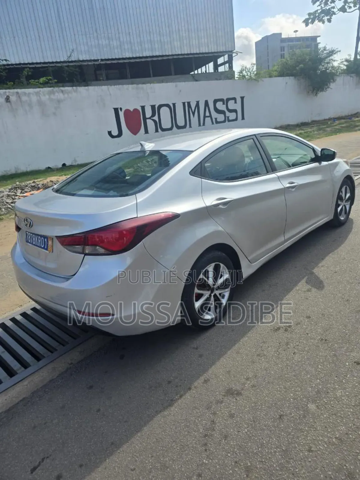 Hyundai Elantra Limited Sedan FWD (1.8L 4cyl 6A) 2016 Gris