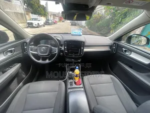 Volvo XC40 T2 Petrol FWD 2022 Black