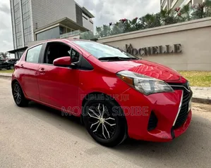 Photo - Toyota Yaris 2017 Rouge