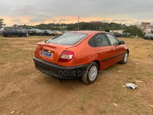 Photo - Toyota Avensis 2001