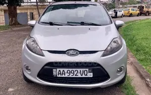 Photo - Ford Fiesta 2012 Gris