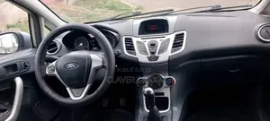 Ford Fiesta 2012 Gris