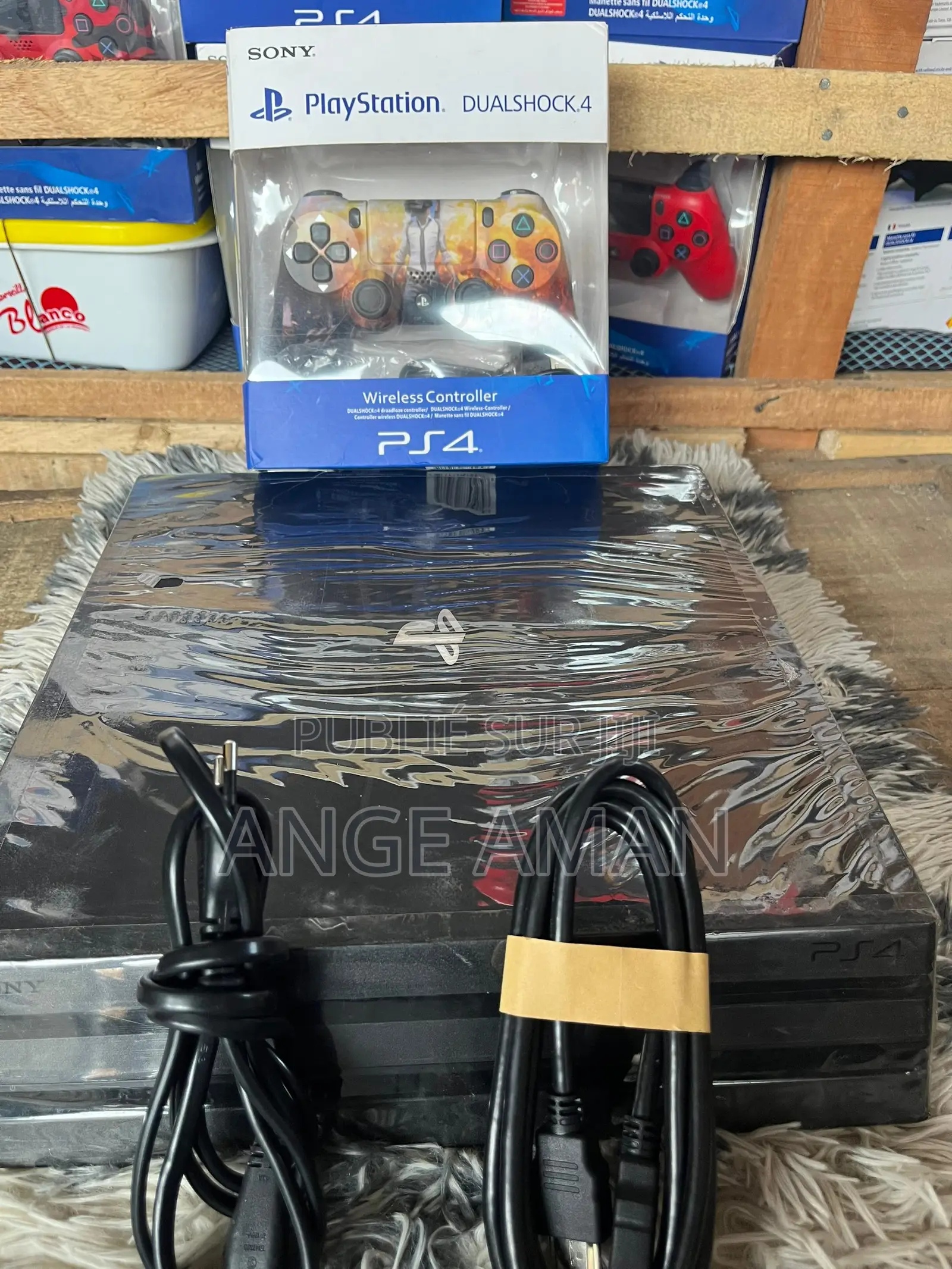 Playstation 4 Pro Craquée Avec Manette Et Accessoires Complet