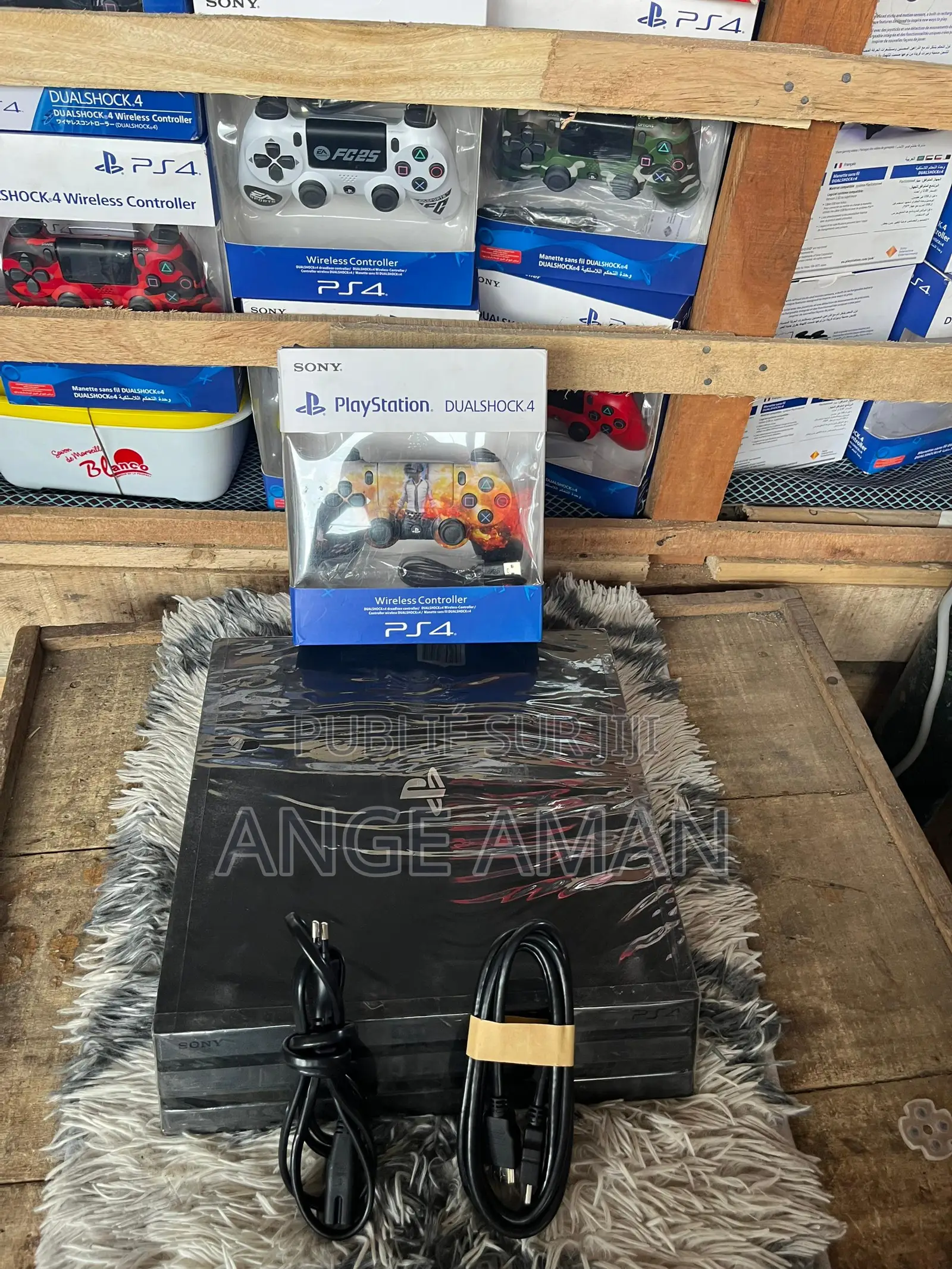 Playstation 4 Pro Craquée Avec Manette Et Accessoires Complet