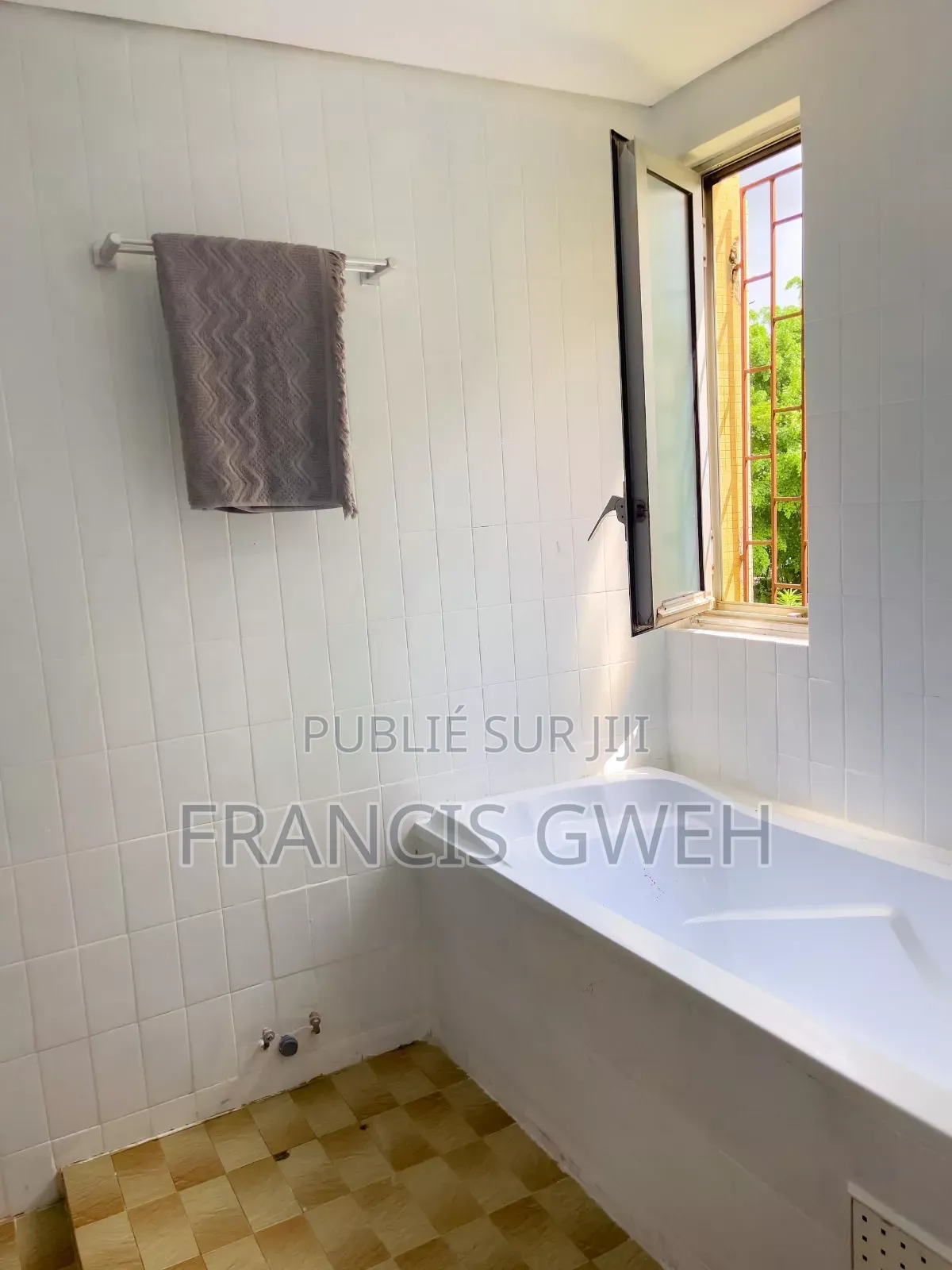 Furnished 4chbre Appartement dans Gweh Francis, Cocody à Louer