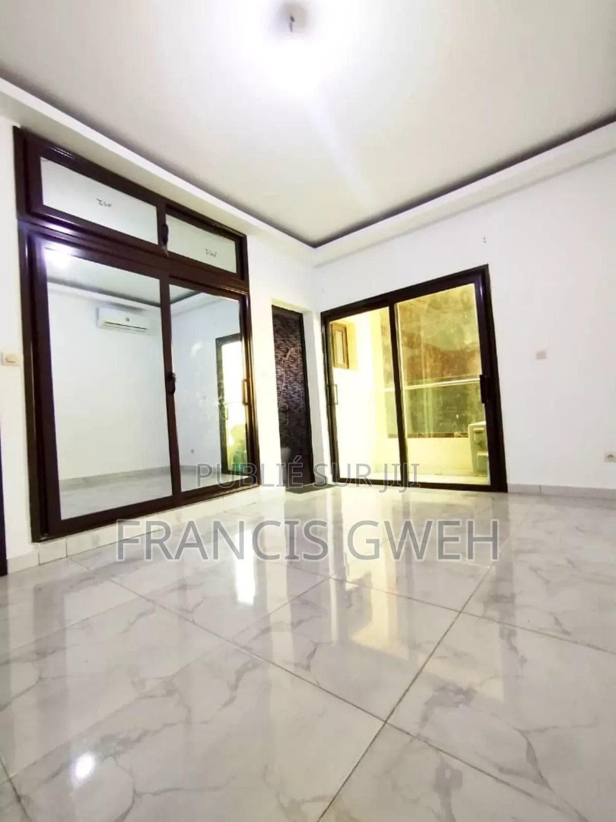 2chbre Appartement dans Gweh Francis, Cocody à Louer