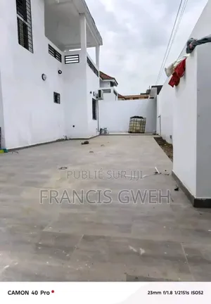 4chbre Duplex dans Gweh Francis, Cocody à Louer