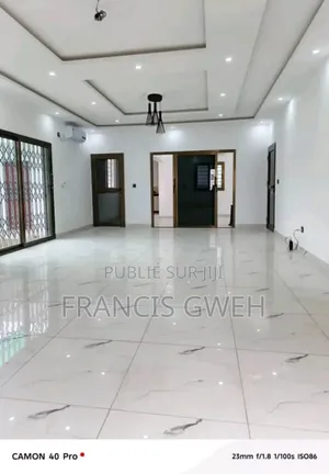 4chbre Duplex dans Gweh Francis, Cocody à Louer