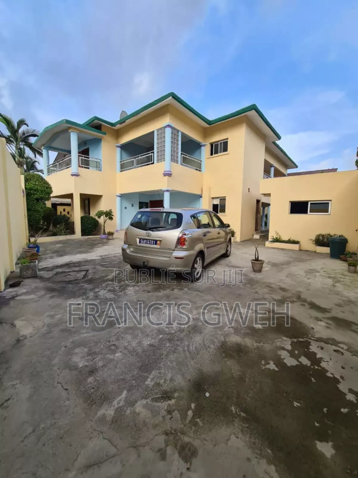 5chbre Duplex dans Gweh Francis, Cocody à Louer