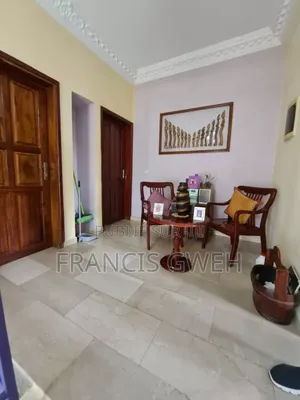 5chbre Duplex dans Gweh Francis, Cocody à Louer