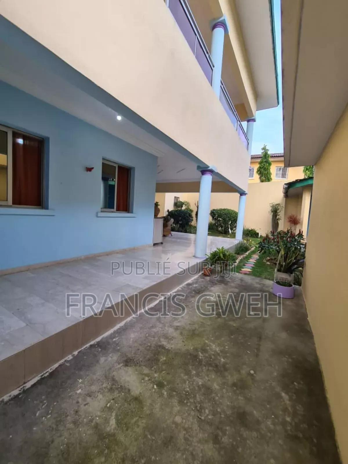 5chbre Duplex dans Gweh Francis, Cocody à Louer