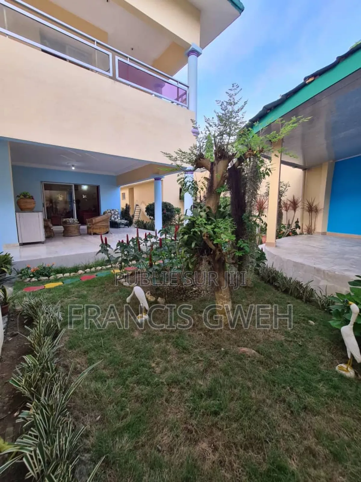 5chbre Duplex dans Gweh Francis, Cocody à Louer