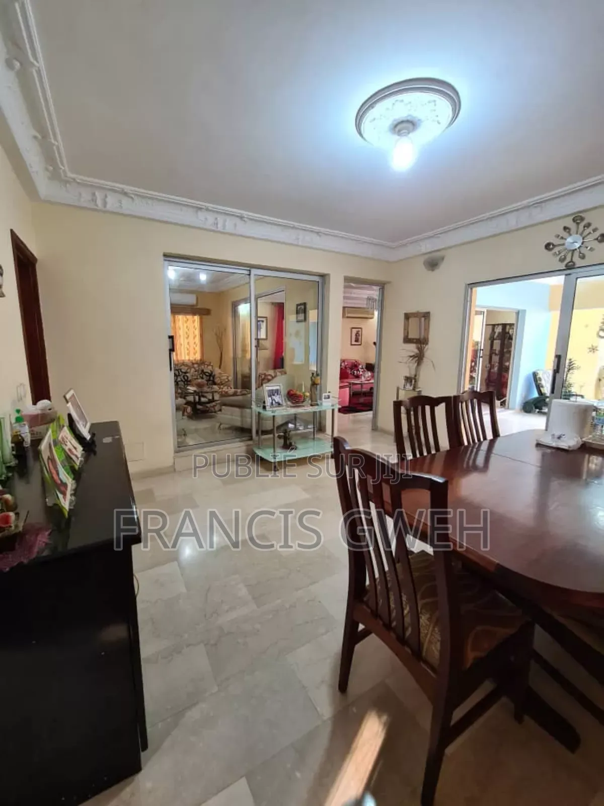 5chbre Duplex dans Gweh Francis, Cocody à Louer