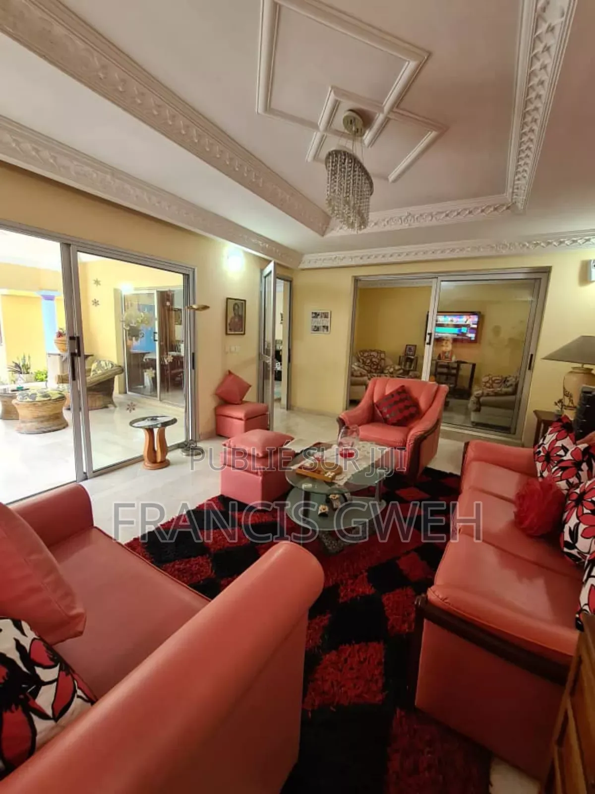 5chbre Duplex dans Gweh Francis, Cocody à Louer