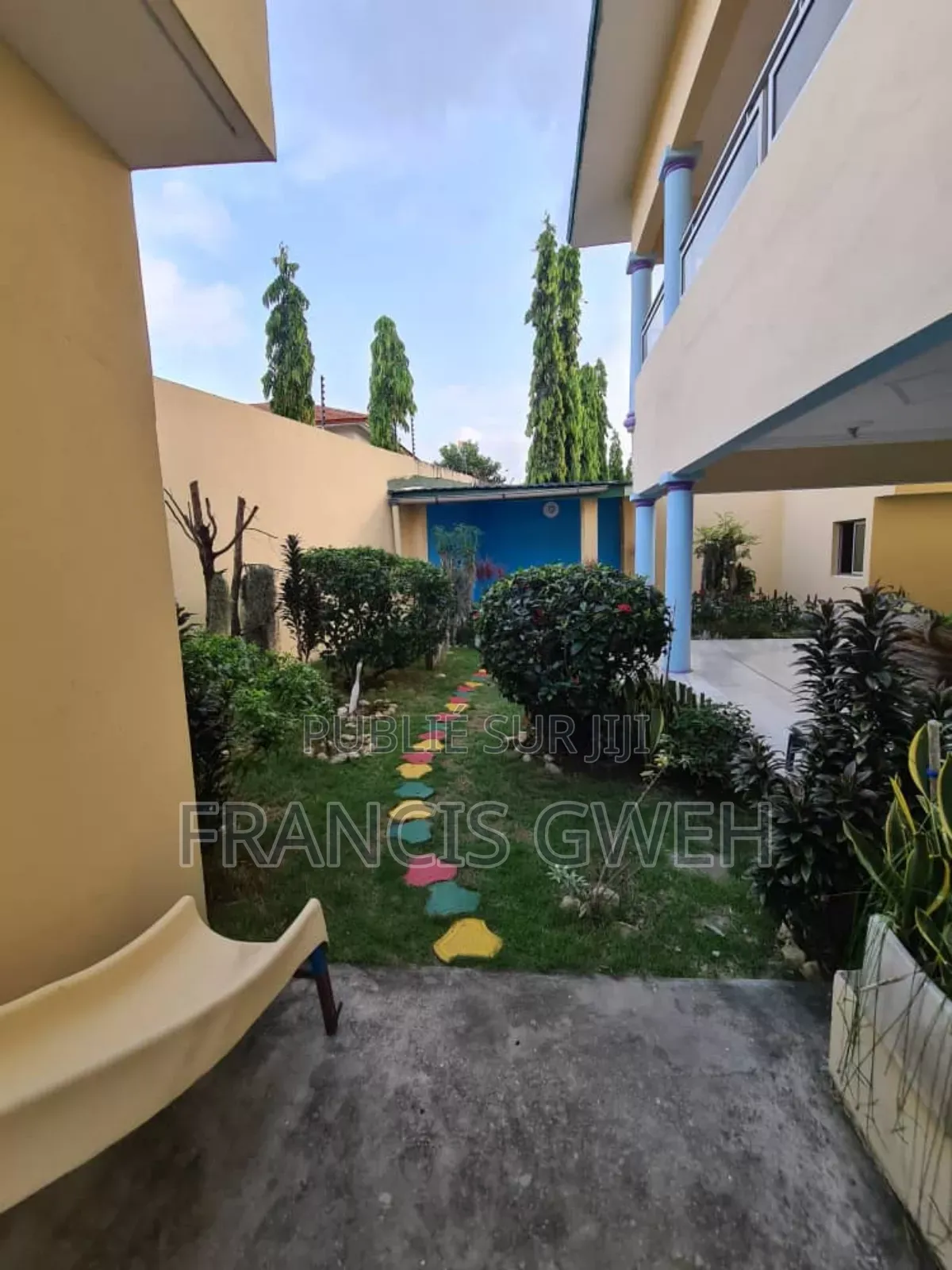 5chbre Duplex dans Gweh Francis, Cocody à Louer
