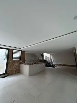 3chbre Duplex dans Anthony, Cocody à Louer