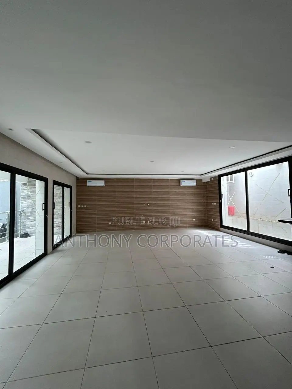 3chbre Duplex dans Anthony, Cocody à Louer