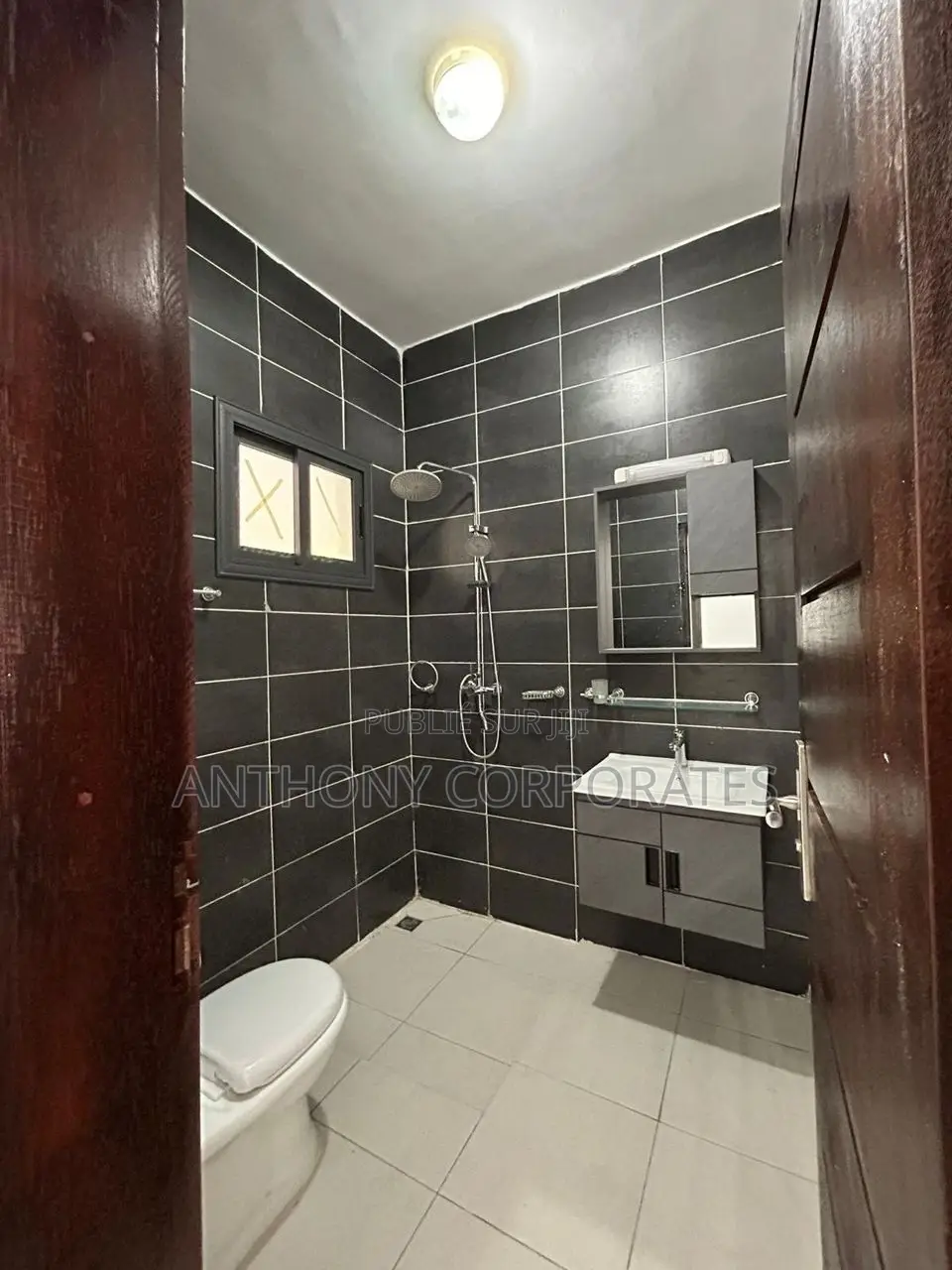 3chbre Duplex dans Anthony, Cocody à Louer