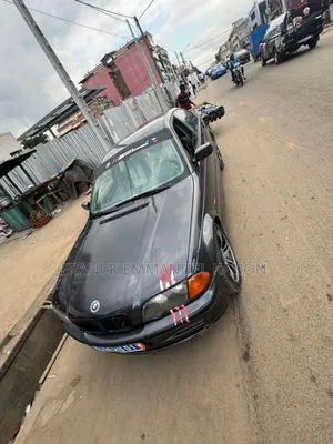 Photo - BMW 318i 2000 Black