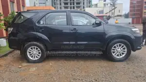 Photo - Toyota Fortuner 2014 Black