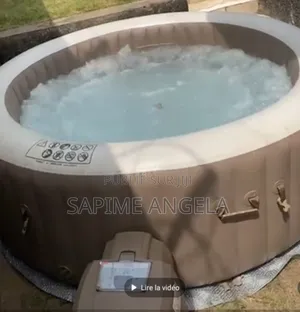 Photo - Piscine Jacuzzi