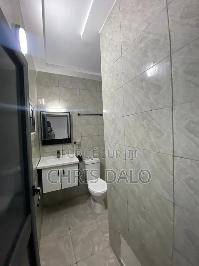 2chbre Appartement dans Dalo Davy, Cocody à Louer