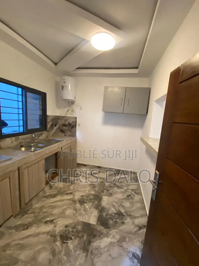 2chbre Appartement dans Dalo Davy, Cocody à Louer