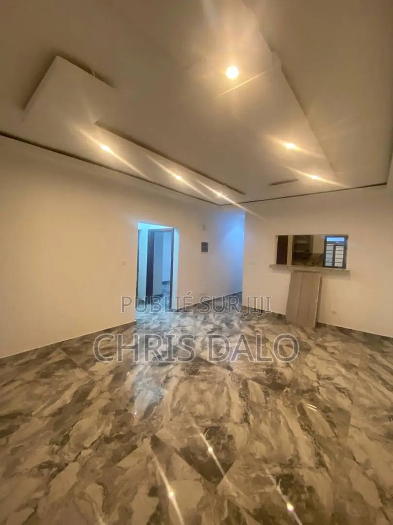 2chbre Appartement dans Dalo Davy, Cocody à Louer