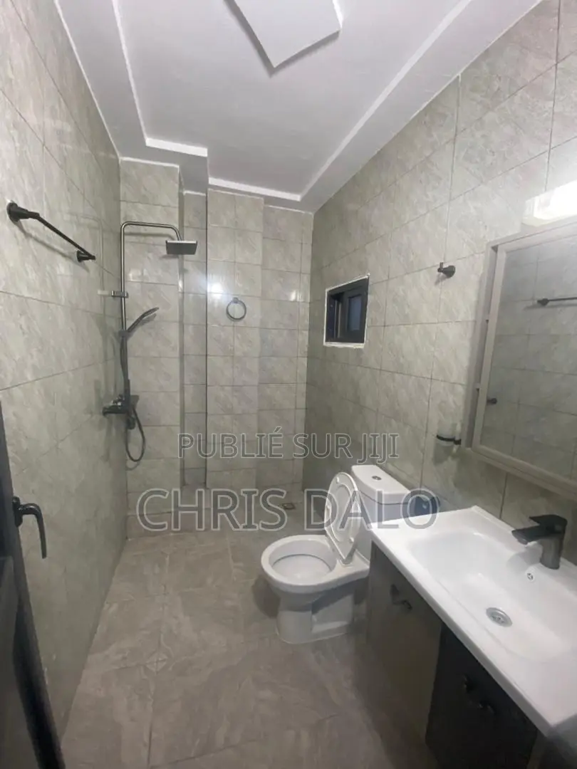 2chbre Appartement dans Dalo Davy, Cocody à Louer