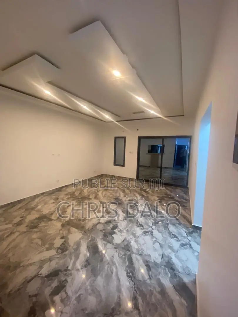 2chbre Appartement dans Dalo Davy, Cocody à Louer