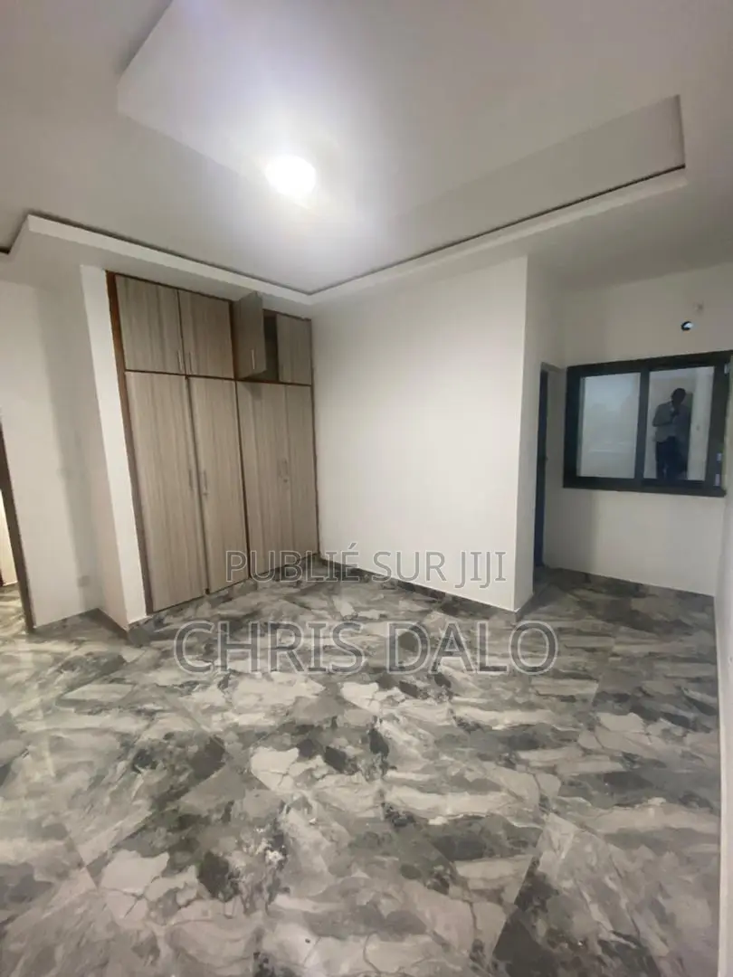 2chbre Appartement dans Dalo Davy, Cocody à Louer