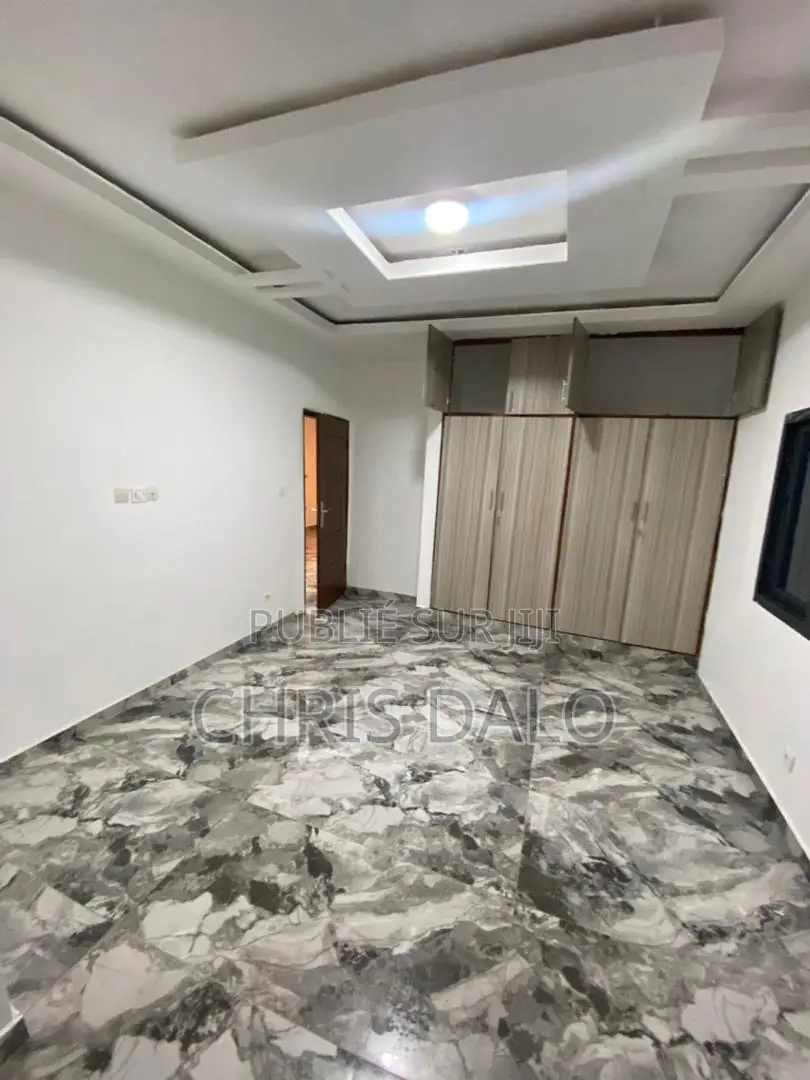 2chbre Appartement dans Dalo Davy, Cocody à Louer