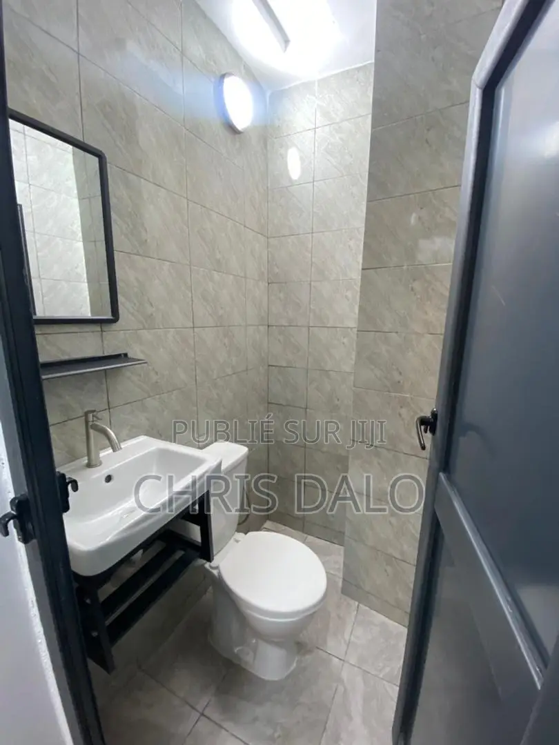 2chbre Appartement dans Dalo Davy, Cocody à Louer