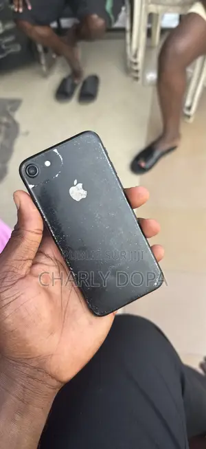 Photo - Apple iPhone 7 32 GB Black