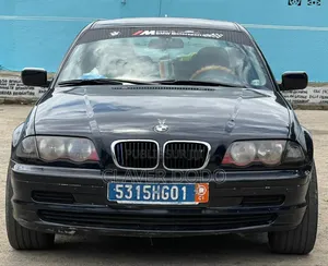 Photo - BMW 318i 2000 Black