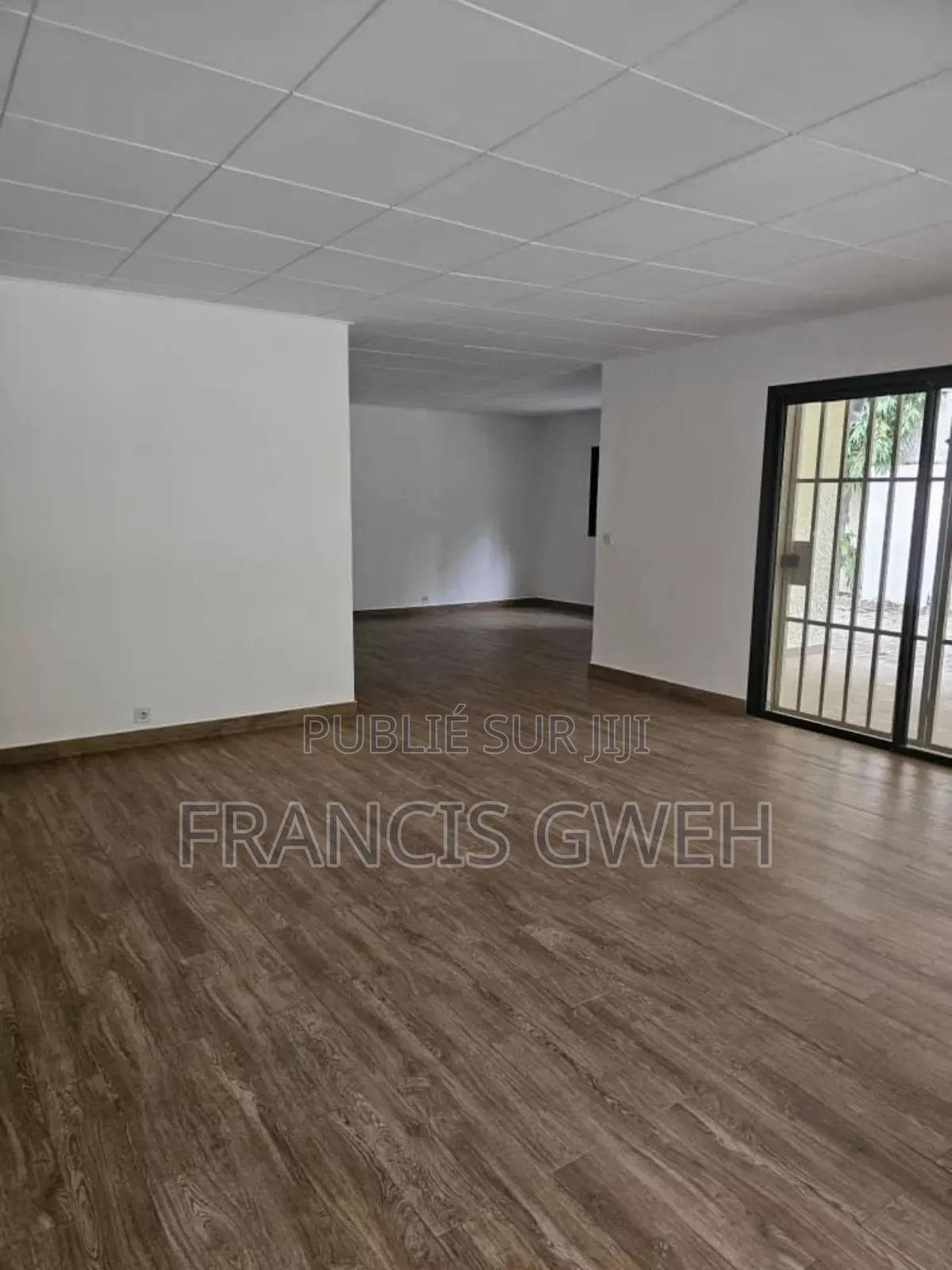 3chbre Villa dans Gweh Francis, Cocody à Louer