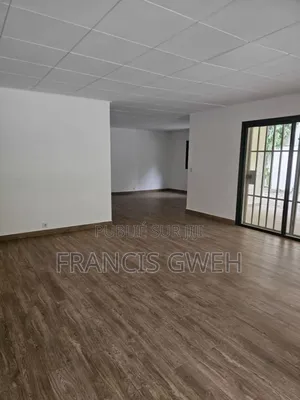 3chbre Villa dans Gweh Francis, Cocody à Louer