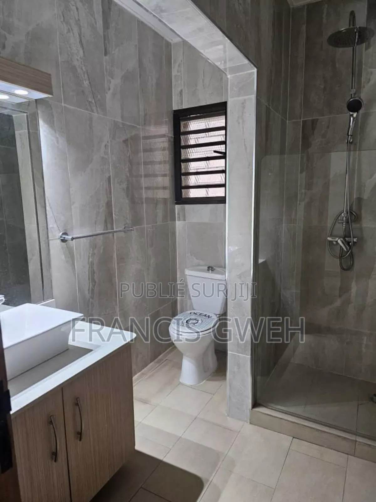 3chbre Villa dans Gweh Francis, Cocody à Louer