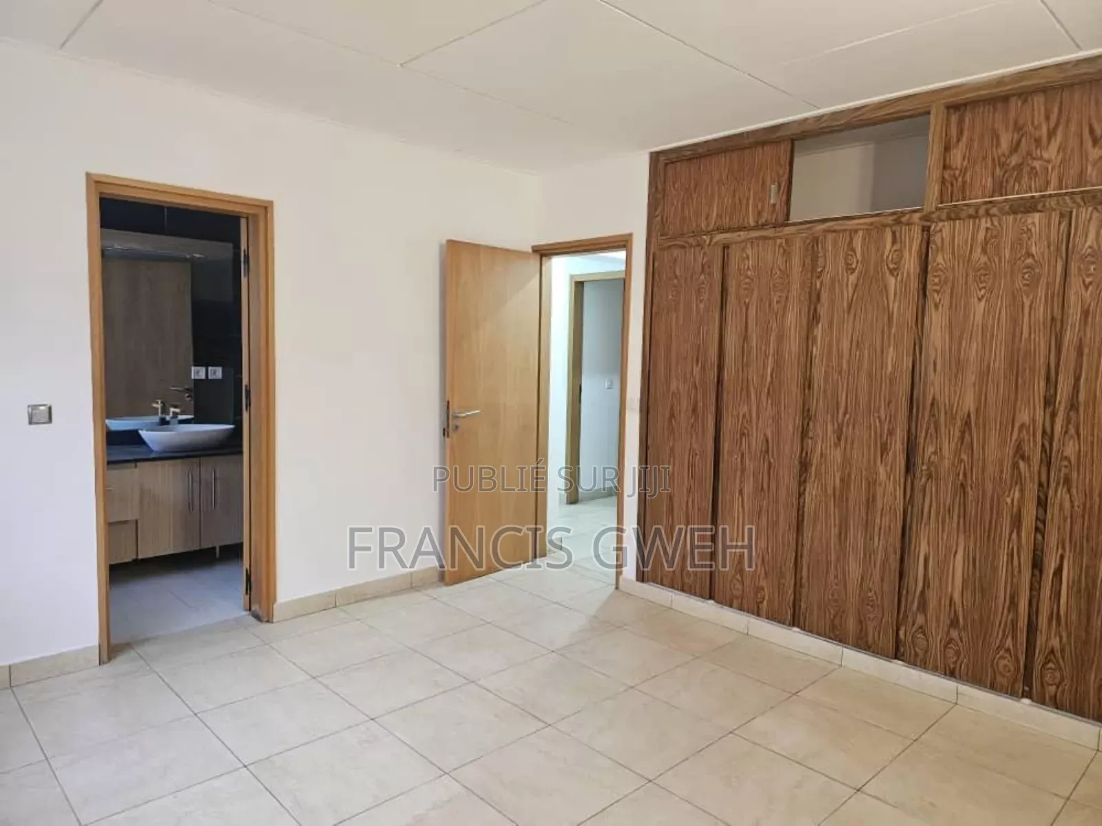 3chbre Villa dans Gweh Francis, Cocody à Louer