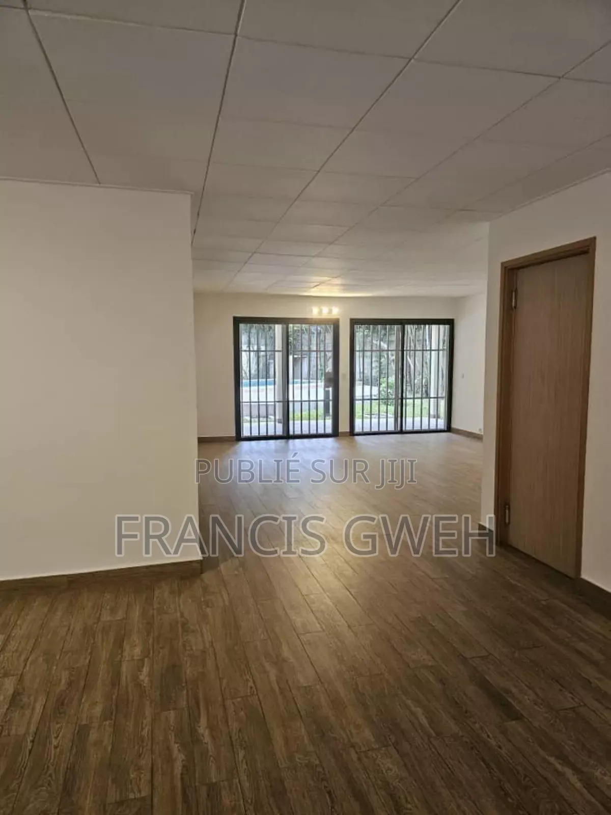 3chbre Villa dans Gweh Francis, Cocody à Louer