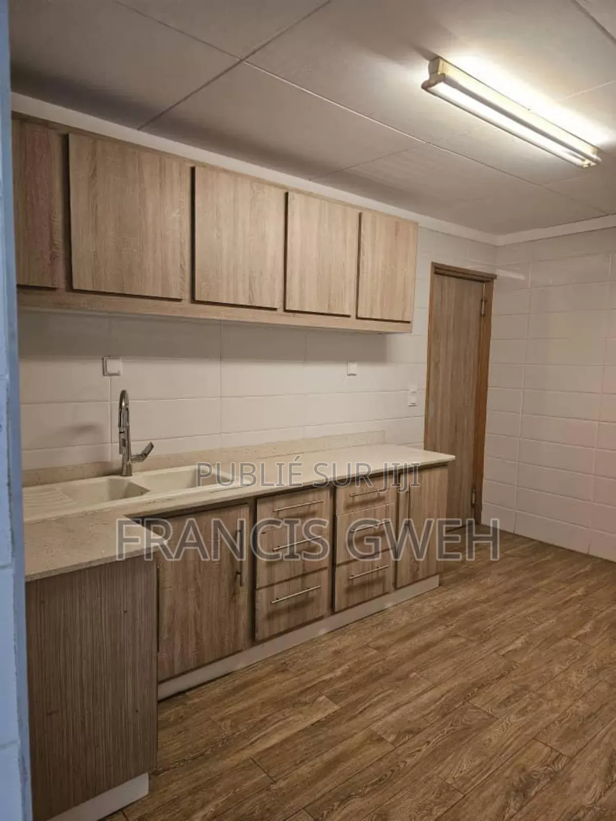 3chbre Villa dans Gweh Francis, Cocody à Louer