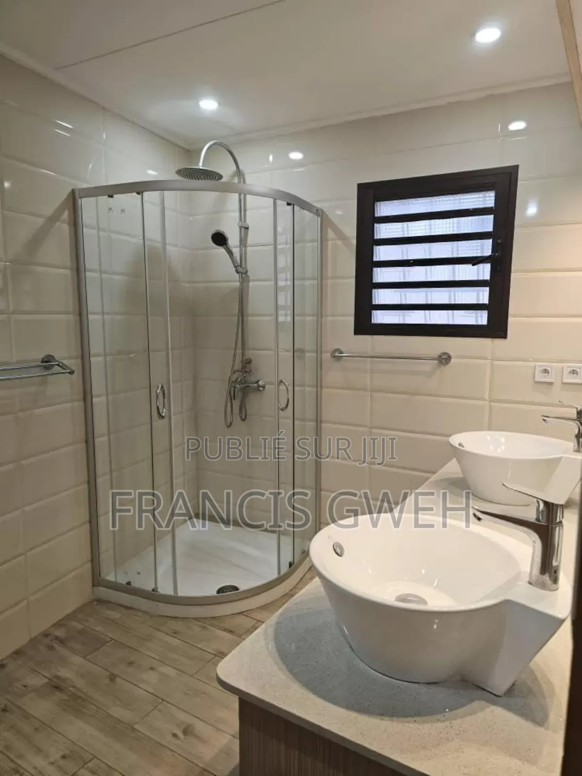 3chbre Villa dans Gweh Francis, Cocody à Louer