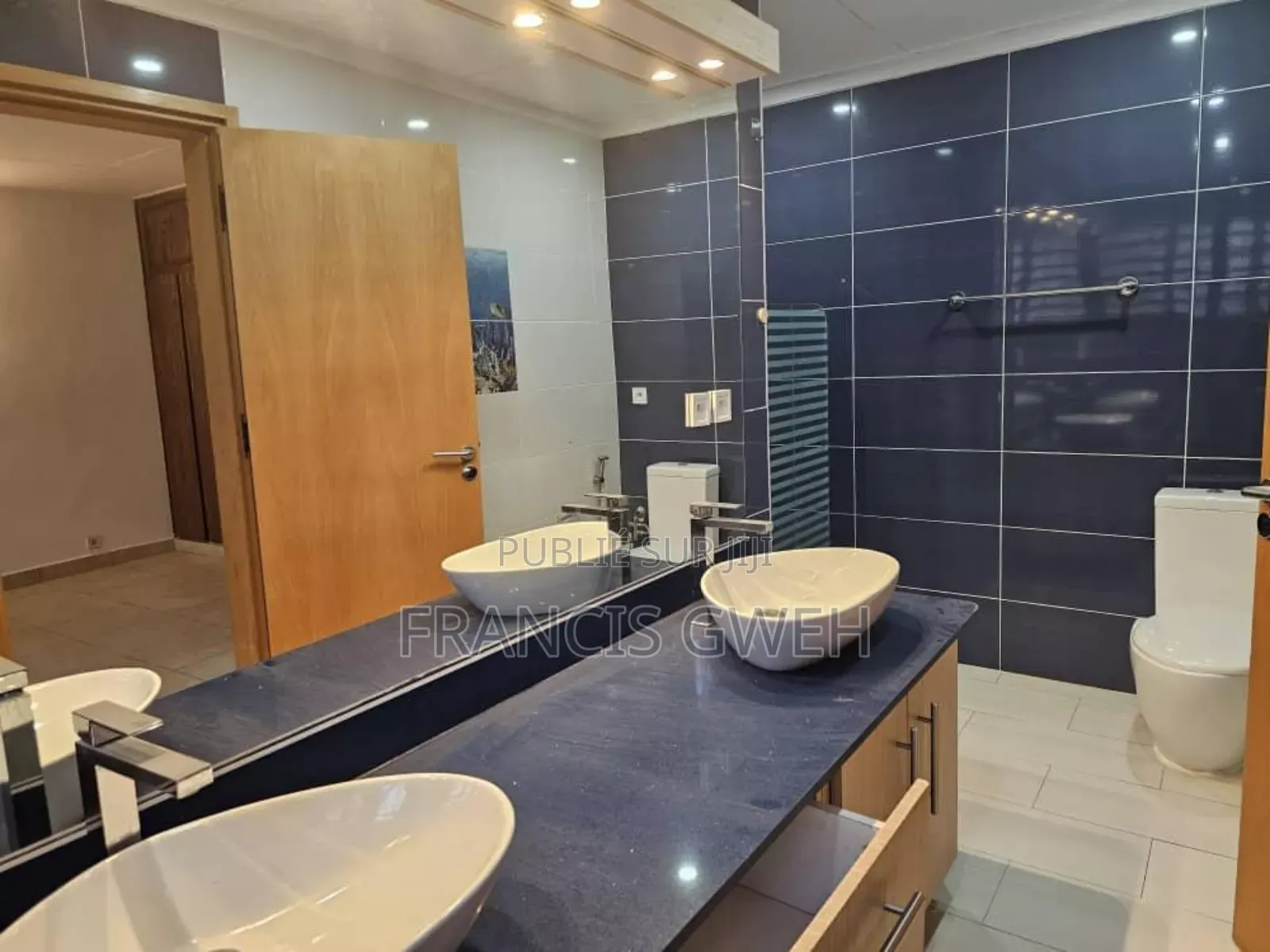 3chbre Villa dans Gweh Francis, Cocody à Louer