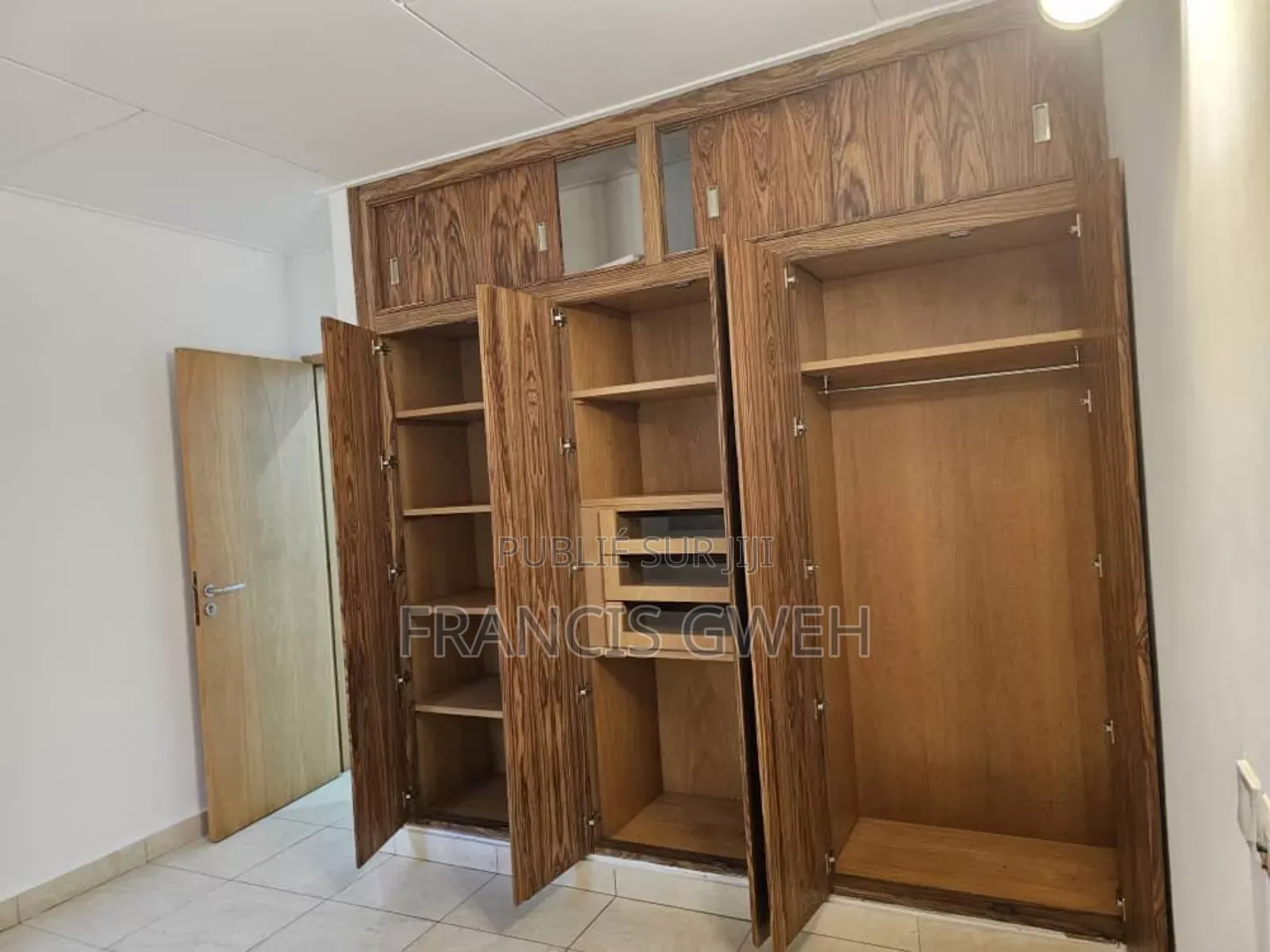 3chbre Villa dans Gweh Francis, Cocody à Louer