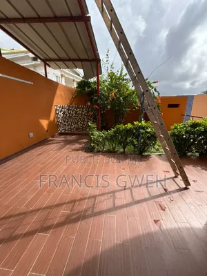 6chbre Duplex dans Gweh Francis, Cocody à Louer