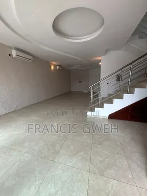 6chbre Duplex dans Gweh Francis, Cocody à Louer
