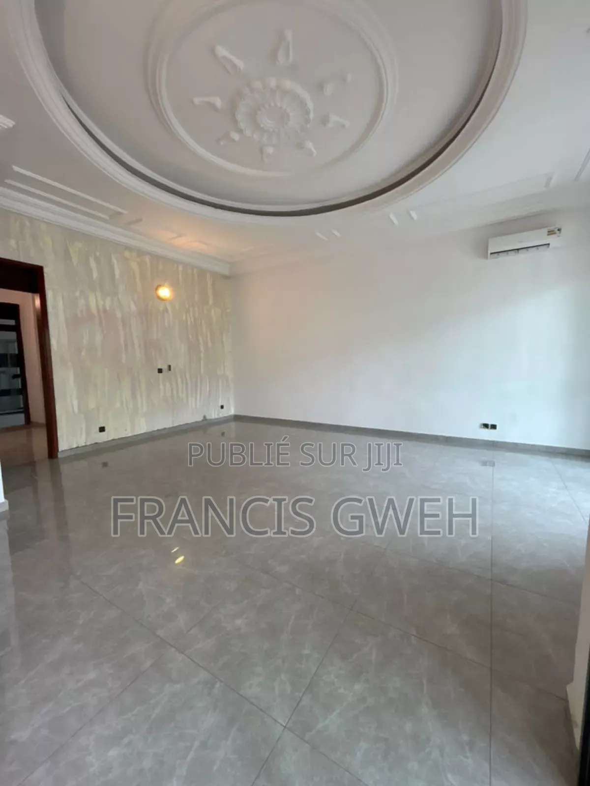 6chbre Duplex dans Gweh Francis, Cocody à Louer