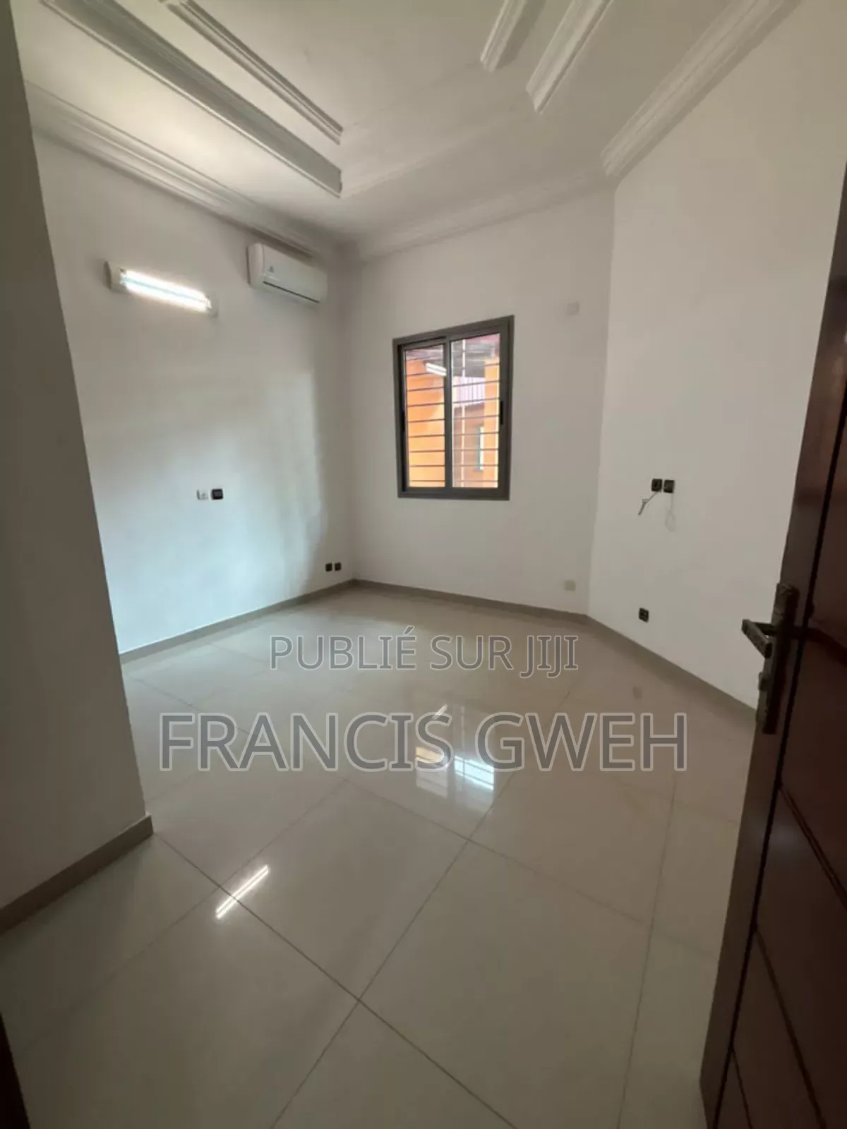 6chbre Duplex dans Gweh Francis, Cocody à Louer