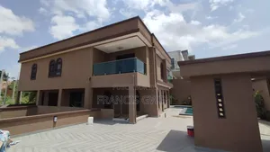 5chbre Duplex dans Gweh Francis, Cocody à Louer