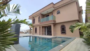 5chbre Duplex dans Gweh Francis, Cocody à Louer